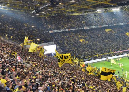 „Žlutá zeď“ jako životní styl: Jak Sudtribüne formuje identitu fanoušků