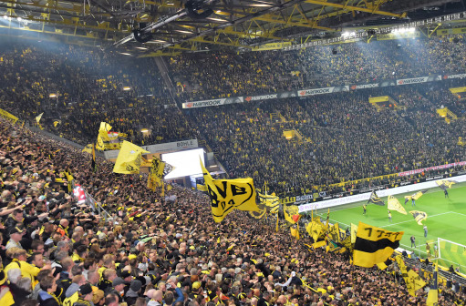 „Žlutá zeď“ jako životní styl: Jak Sudtribüne formuje identitu fanoušků