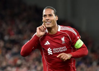 Autentický vs. replika: Jaký je skutečný rozdíl u dresu Virgila van Dijka?